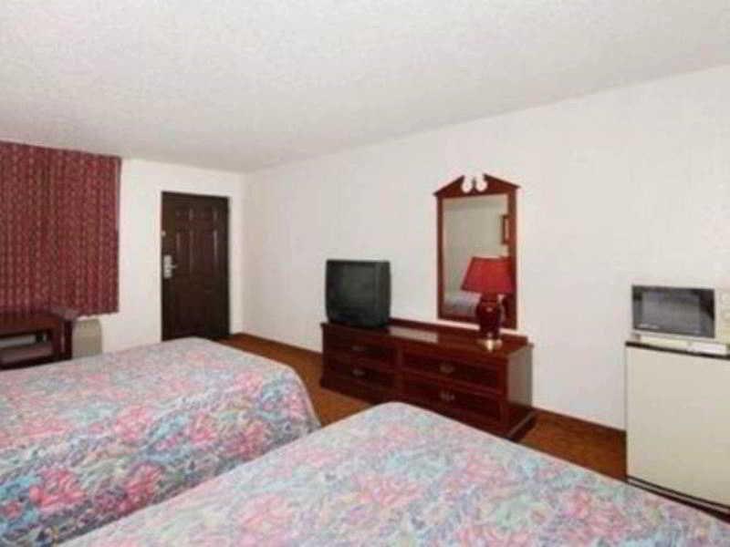 Econo Lodge At Nasa Webster Room photo